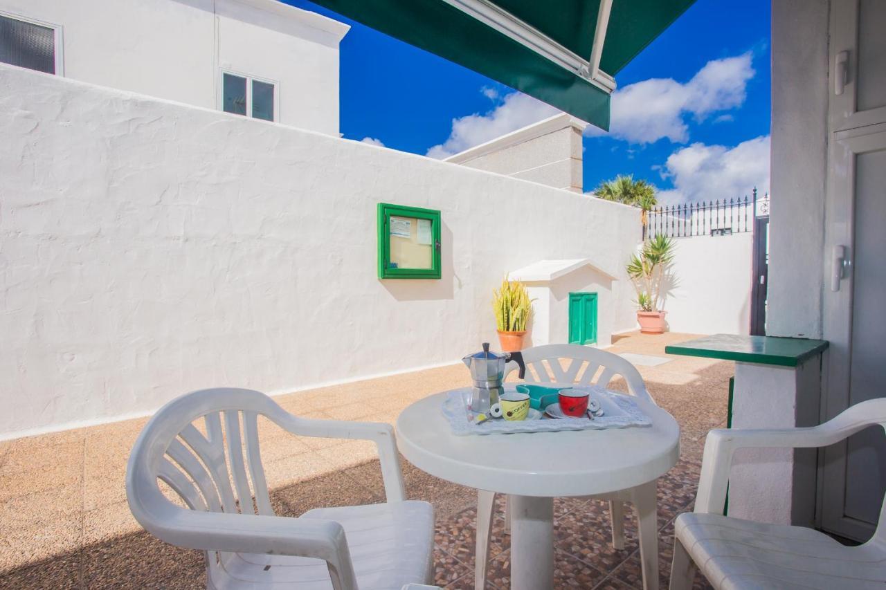 Apartamentos Haria En Puerto Del Carmen Tias Exterior photo